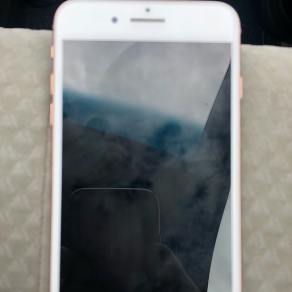 iPhone 8 Plus - Picture 2 of 2